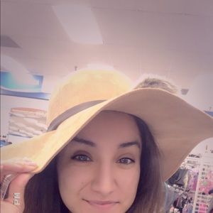 Meet your Posher, Gilda